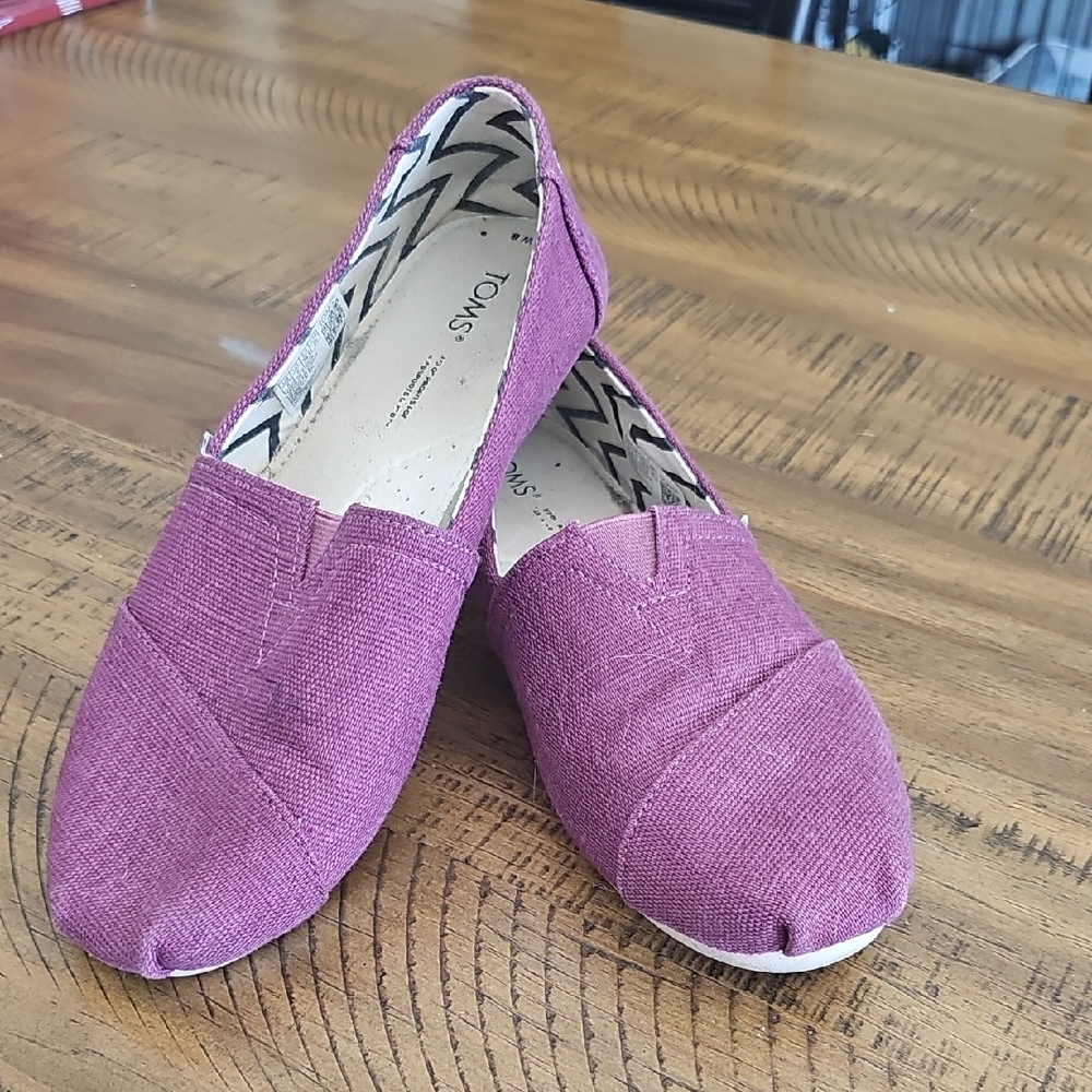 TOMS Women's Burgundy Flats